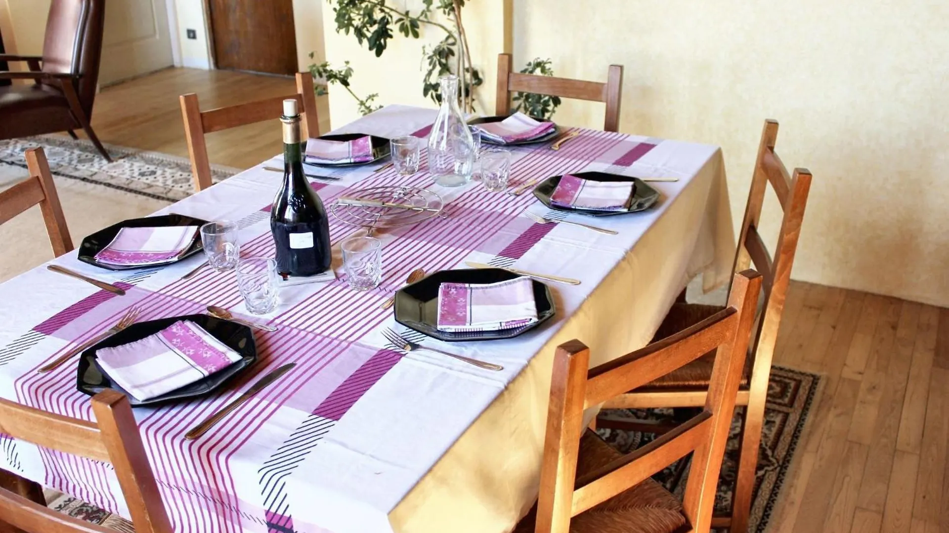 Holiday home Maison Familiale Avec Piscine Partagee A Moissac, Jardin