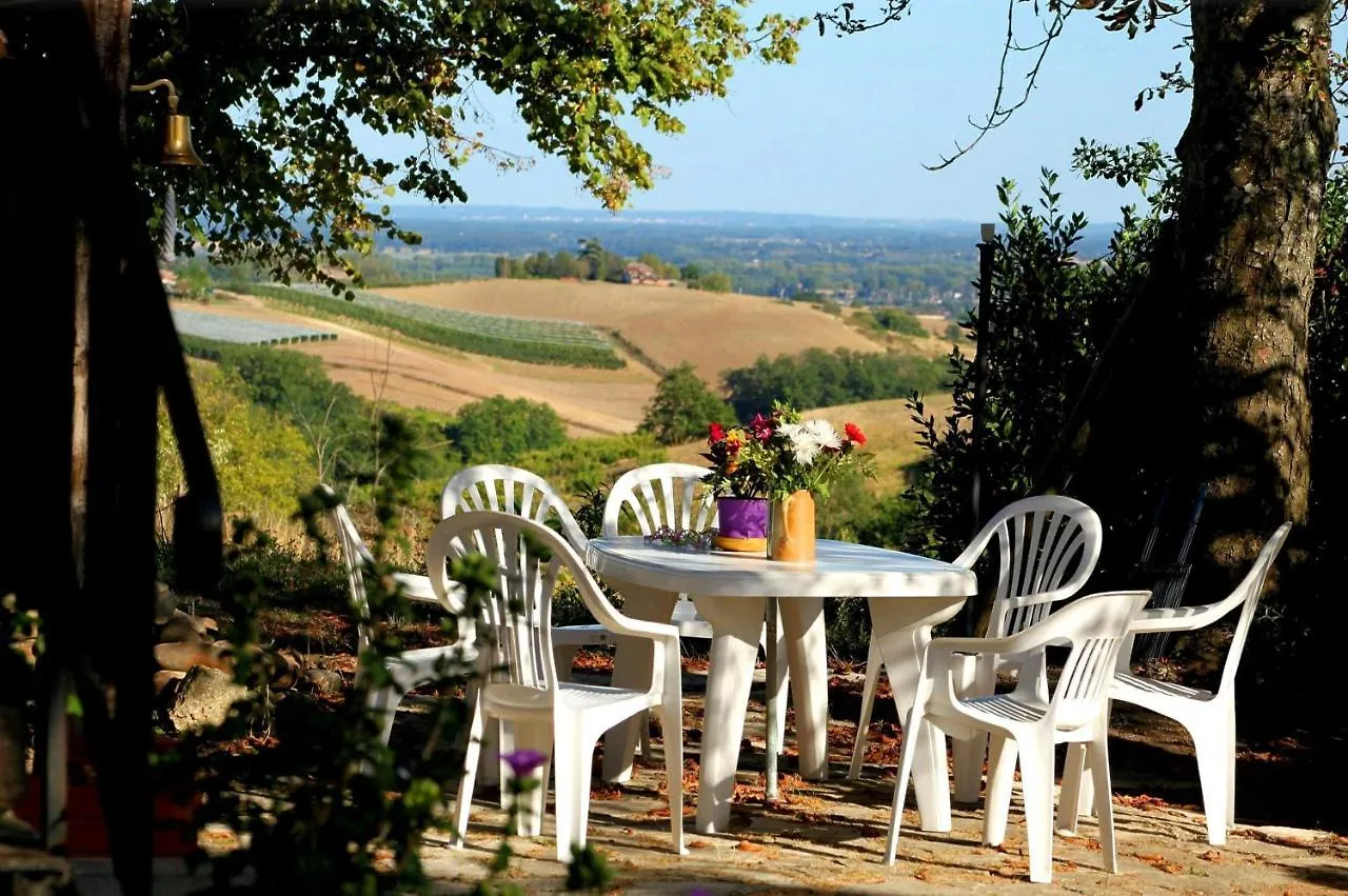 Maison Familiale Avec Piscine Partagee A Moissac, Jardin Holiday home